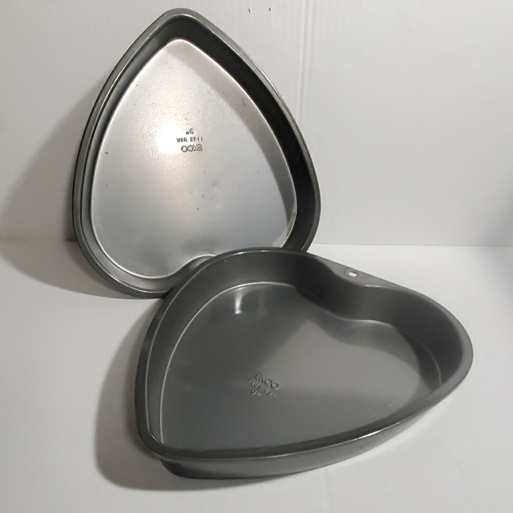 2 Baking HEART shaped pans 9"